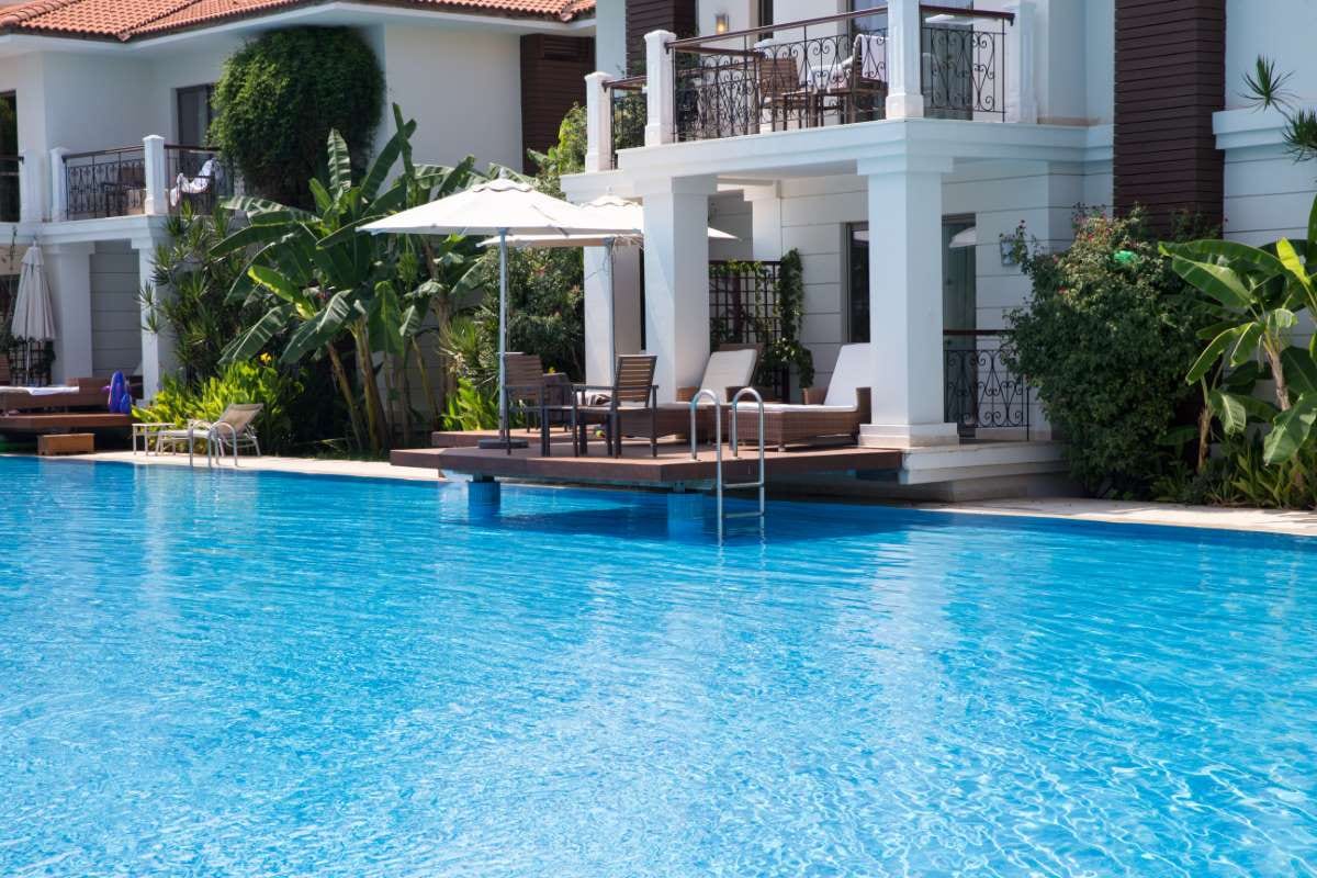 73 Desert-Friendly Pool Maintenance Products for Nevada and Arizona — pool service business insights