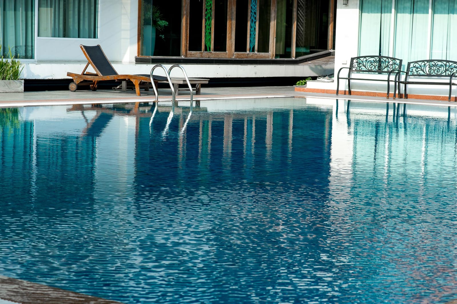 Discovering Underserved Neighborhoods in Texas for New Pool Routes — pool service business insights