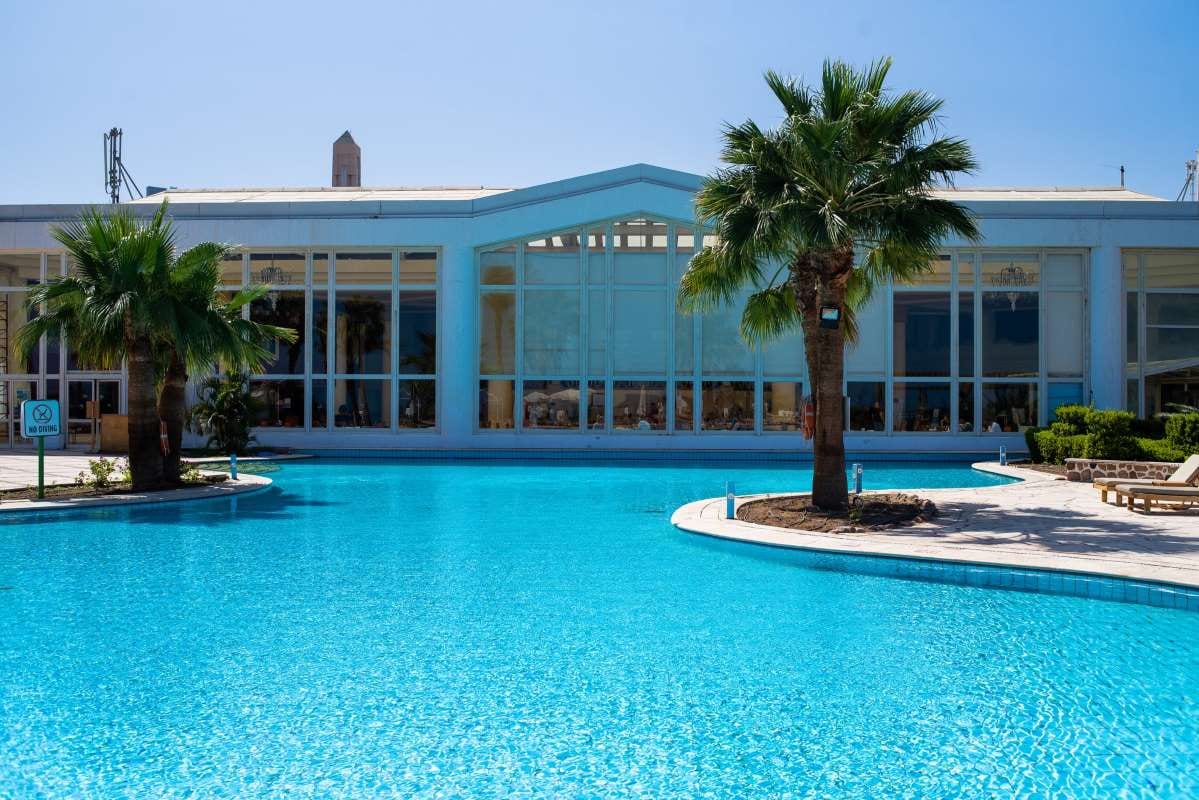 Expanding Opportunities for Independent Contractors in the Pool Industry — pool service business insights