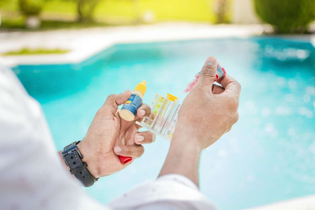 How Homeowners Evaluate “Good Service” During a Pool Visit — pool service business insights