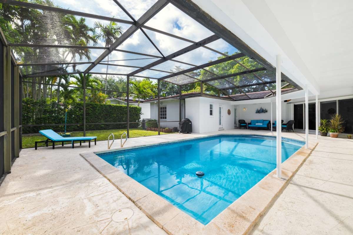 How Local Weather Patterns Influence Algae Growth — pool service business insights