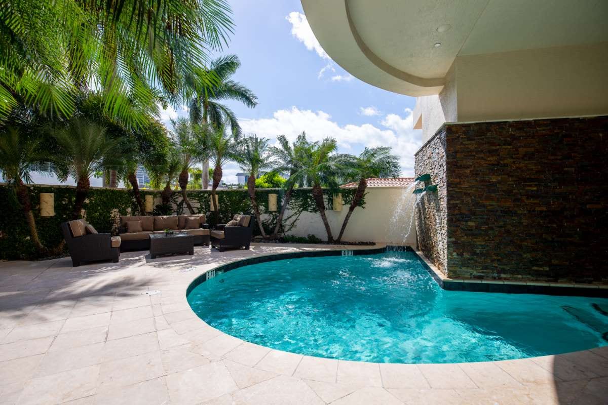 How Profitable Is the Pool Business: Houston, Harris County, Plano, Round Rock, Galveston, San Antonio, TX — pool service business insights