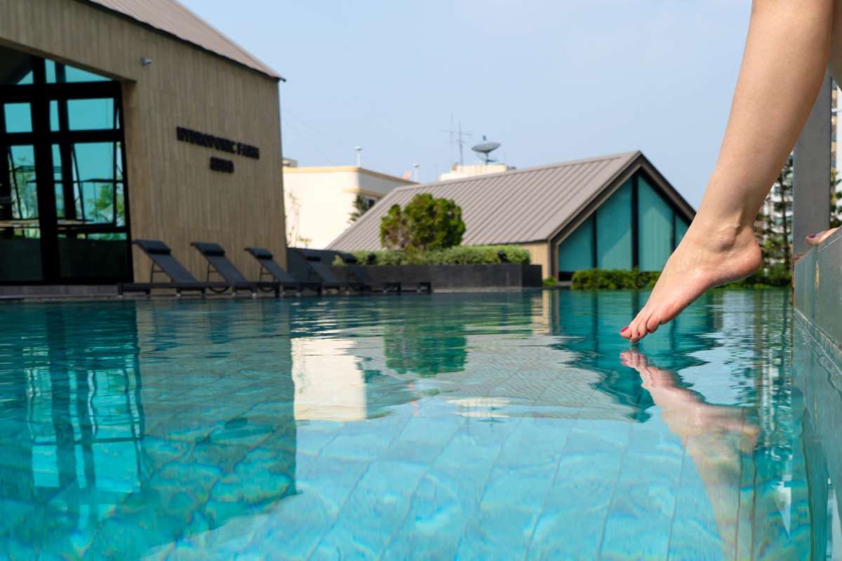 How to Build a Professional Handbook for Pool Technicians — pool service business insights