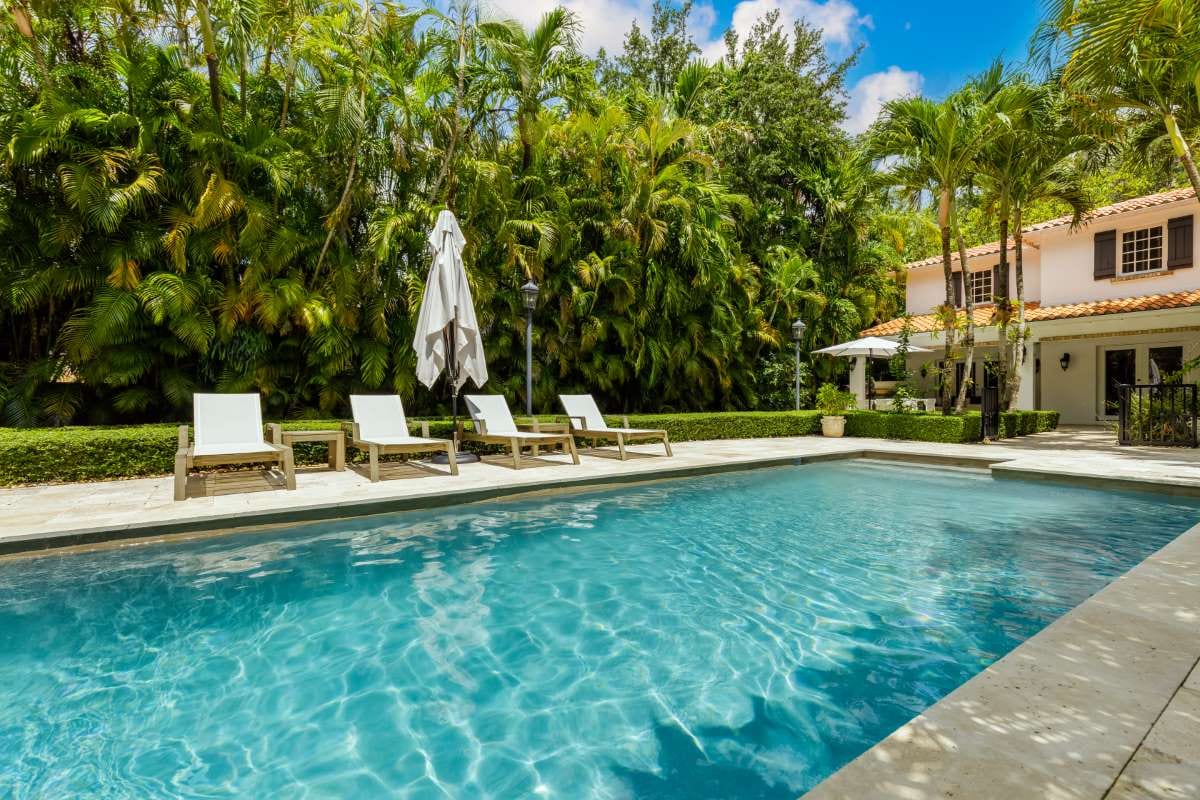 How to Pitch Services in North Miami, Florida Communities — pool service business insights