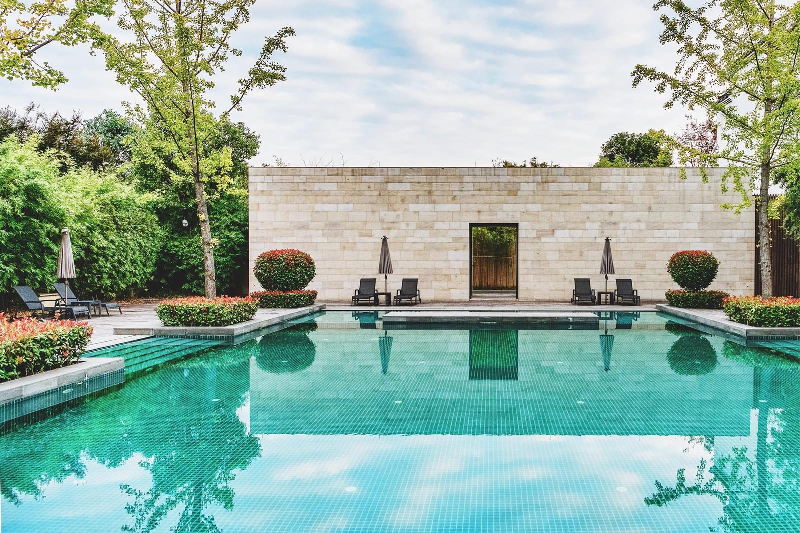 How to Write Ads That Appeal to High-Value Pool Owners — pool service business insights