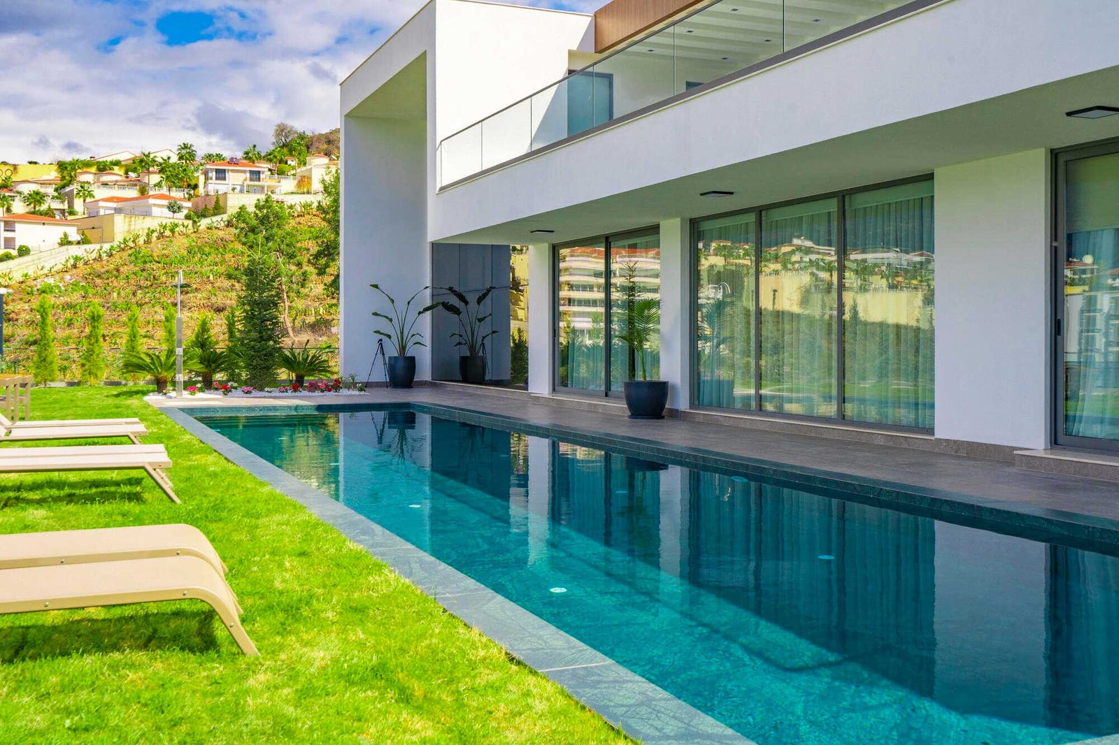 Identifying and Resolving Pool Stains Quickly — pool service business insights