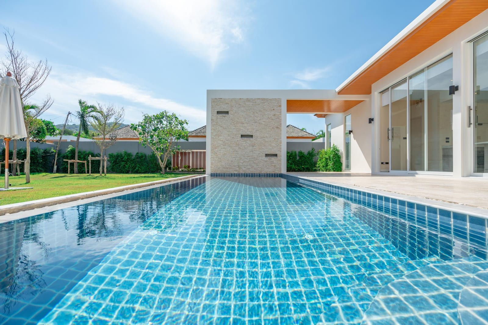 Pool Routes for Sale in Sale in Florida: Comparing Jacksonville, Miami, Tampa, Orlando, and St. Petersburg – Discover Pool Routes — pool service business insights