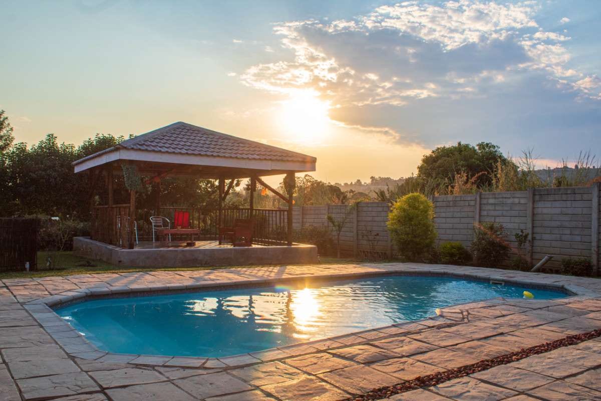 Pool Service Branding: How to Build a Reliable Workflow — pool service business insights