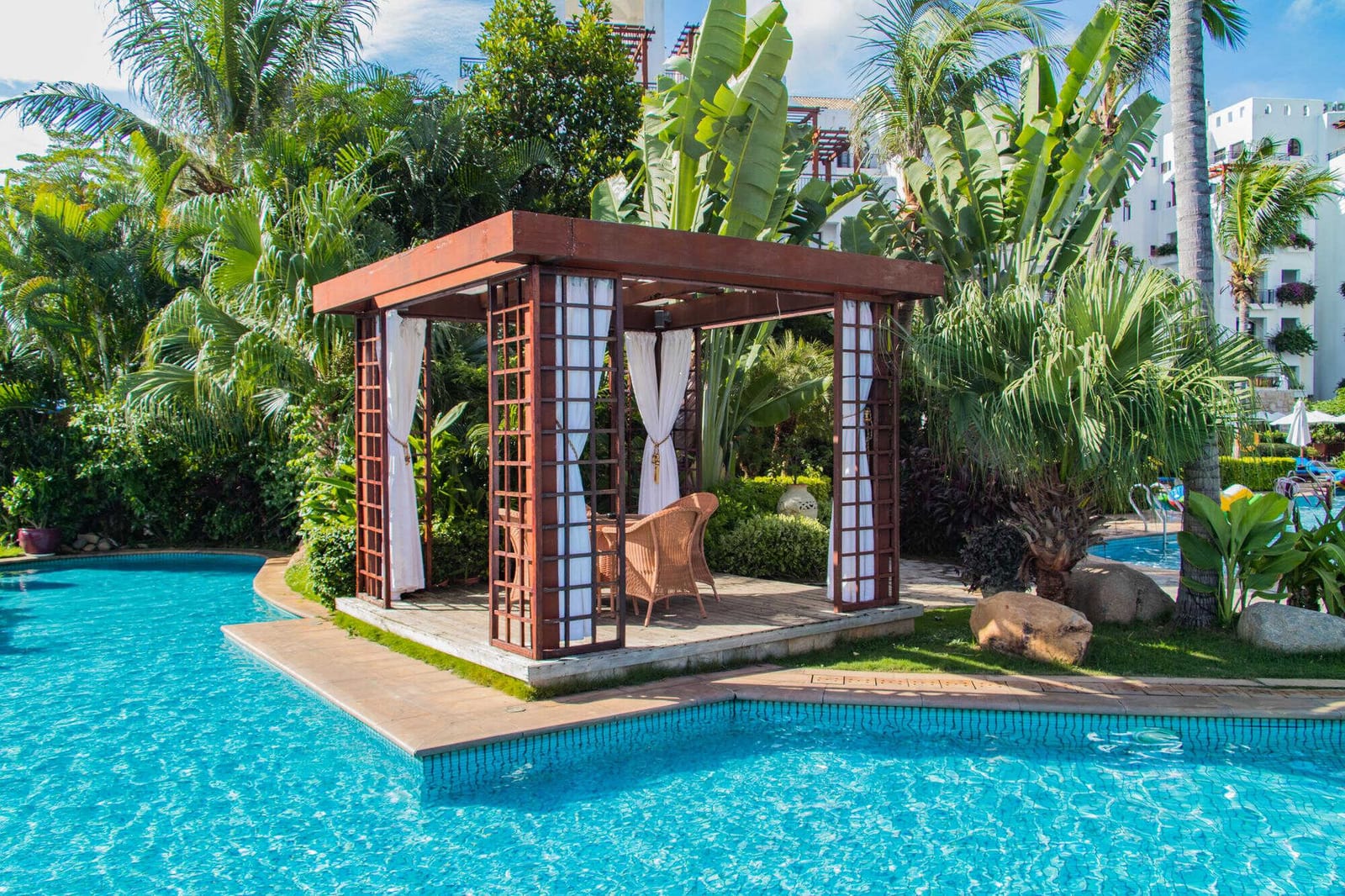 Pool Service Pricing: What Homeowners Expect Today — pool service business insights