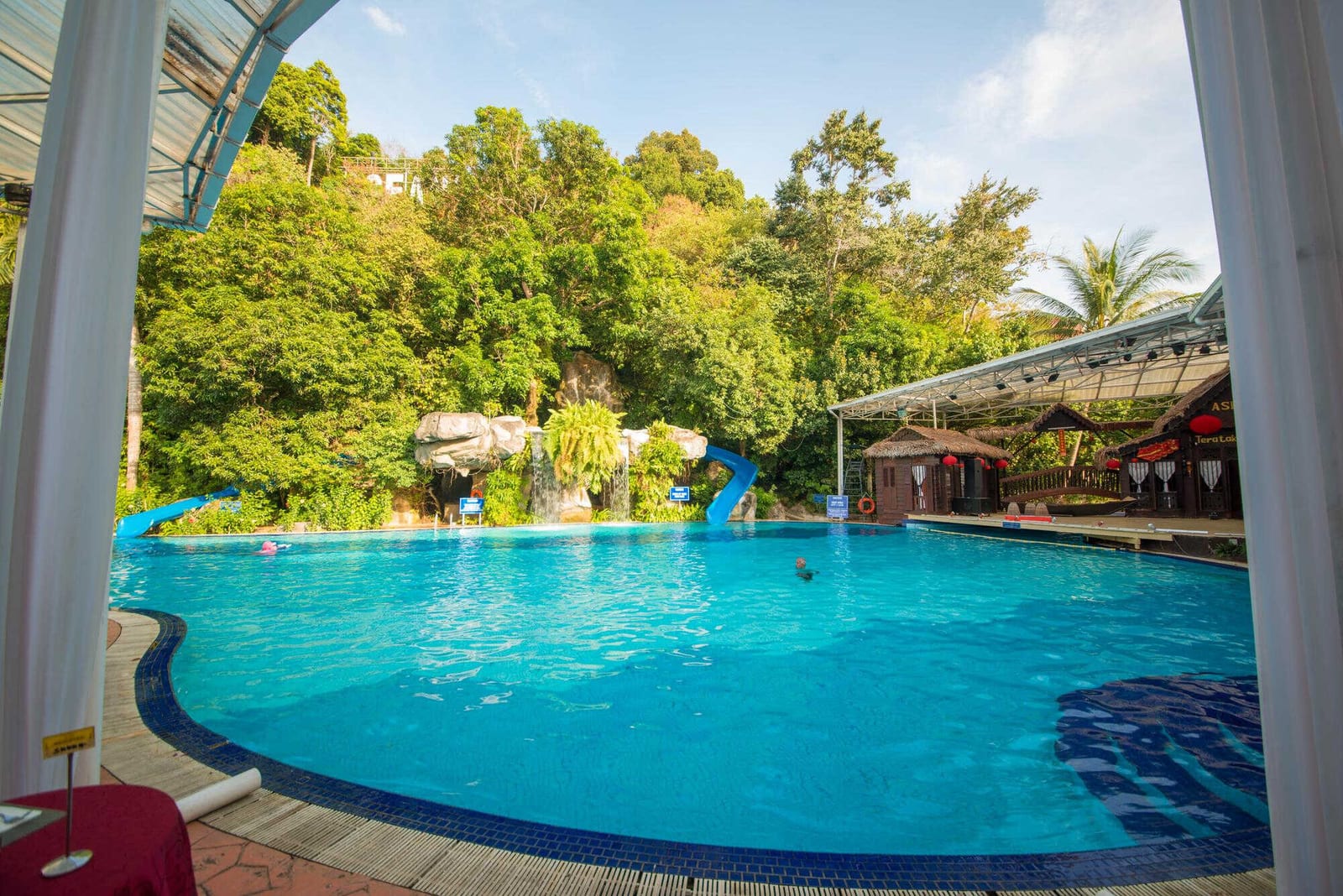 Professional Pool Cleaning: How to Build a Reliable Workflow — pool service business insights