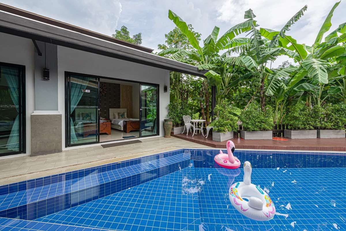 Starting a Pool Cleaning Company in Santa Clara County, California: A Smart Move? — pool service business insights