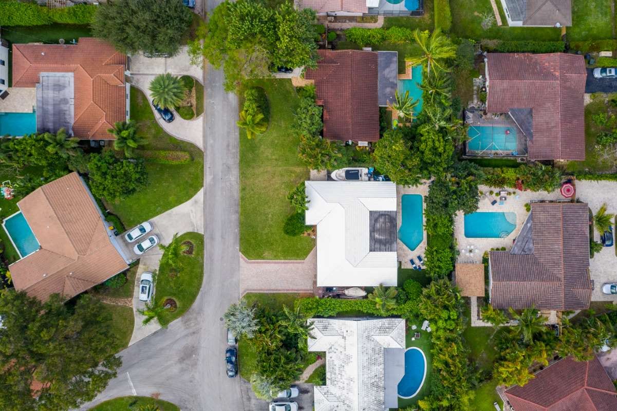 What Makes a Pool Route Worth 6x Monthly Billing? — pool service business insights