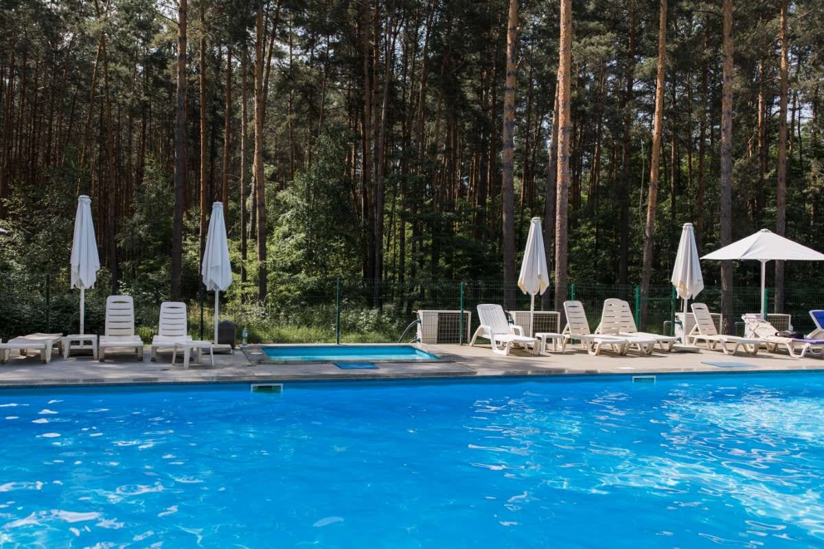 Why DE Filters Offer Superior Water Clarity — pool service business insights