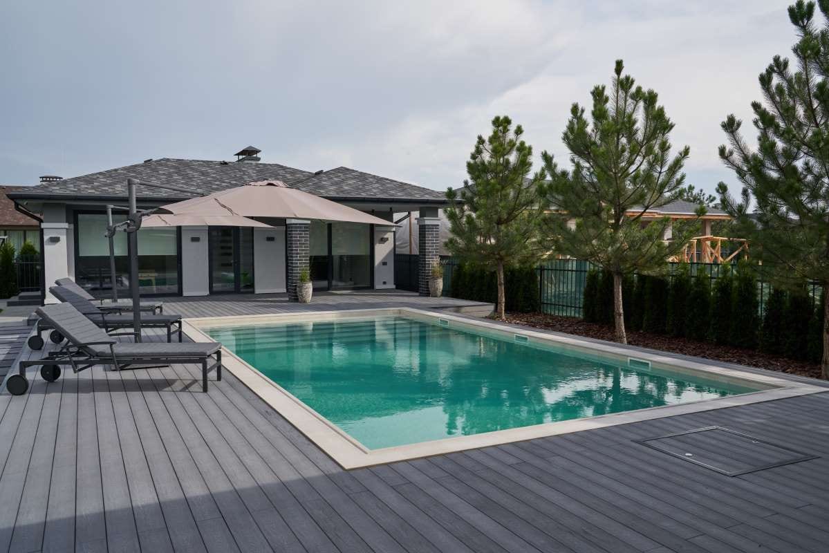 Why Homeowners Prefer Digital Pool Controls — pool service business insights